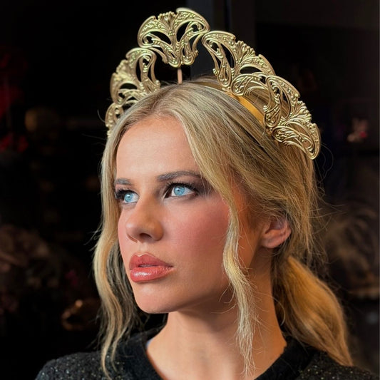 The Bernhardt Headpiece